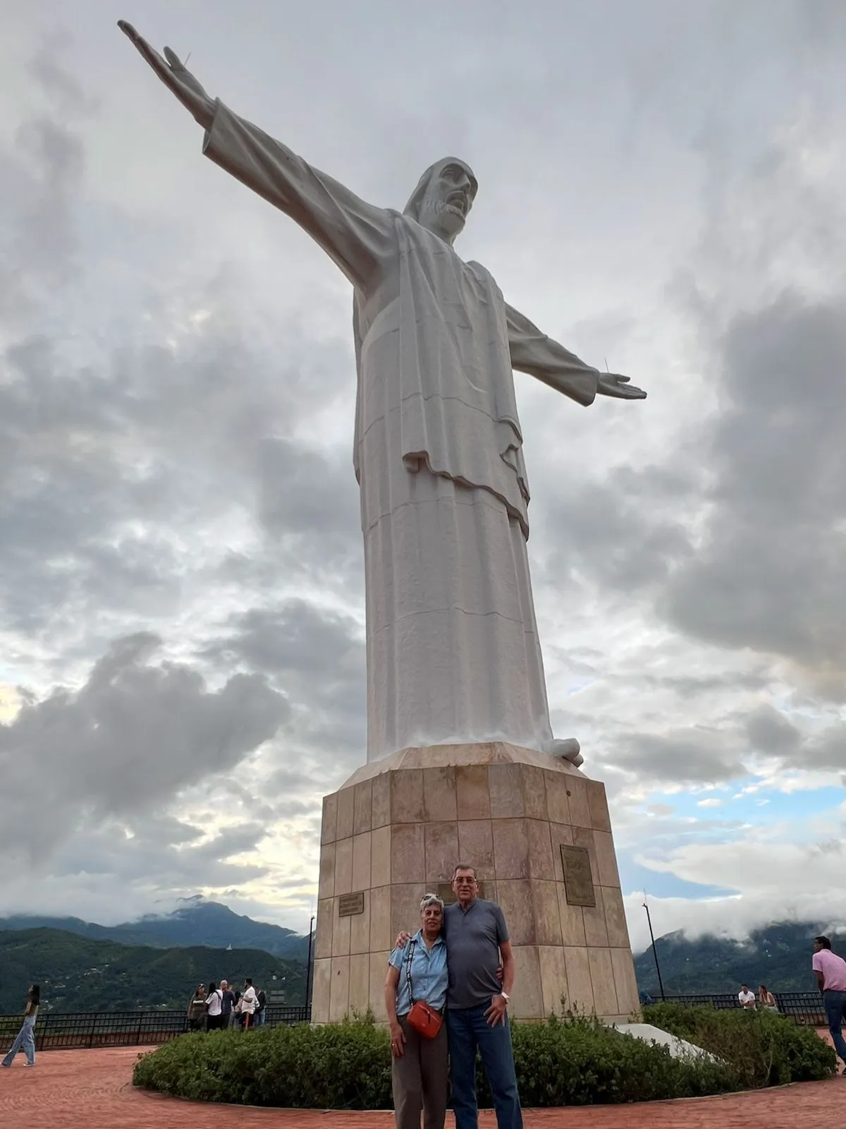Tour Mirador Cristo Rey: La Mejor Vista de Cali - 9