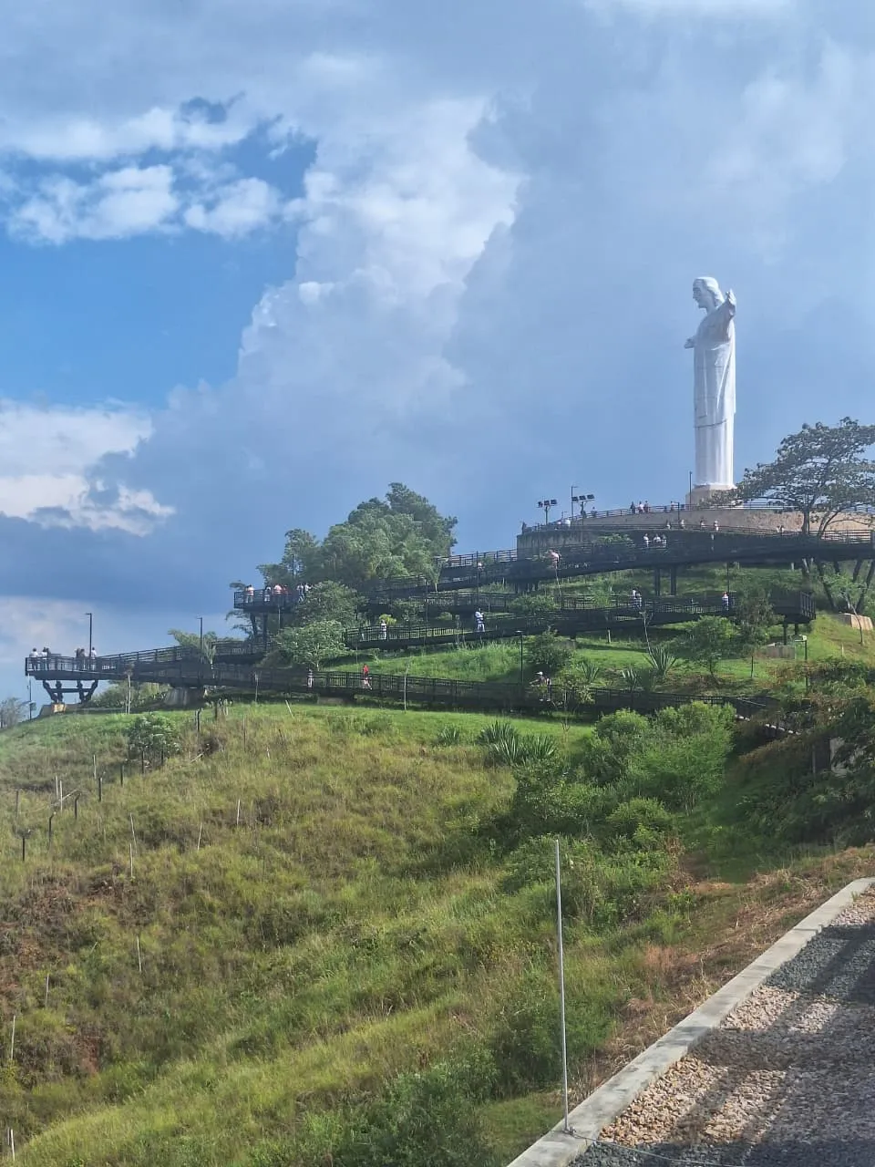 Tour Mirador Cristo Rey: La Mejor Vista de Cali - 8