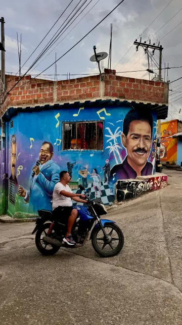 Tour Siloé Comuna 20: Arte, Historia y Miradores de la estrella galería 5
